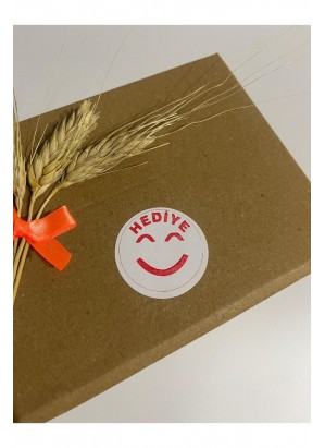 Hediye Gülen Yüz Kırmızı Yazılı Yuvarlak Yapışkanlı Etiket 4x4 cm 120 adet